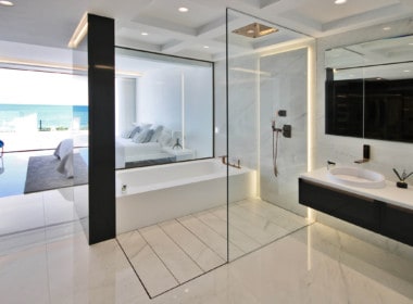 Sea front apartments - bedroom & bathroom - New Golden Mile