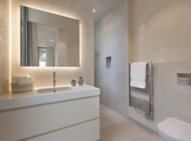 Villa te koop in luxe-wijk Altos de los Monteros, Marbella, 5 luxe badkamers