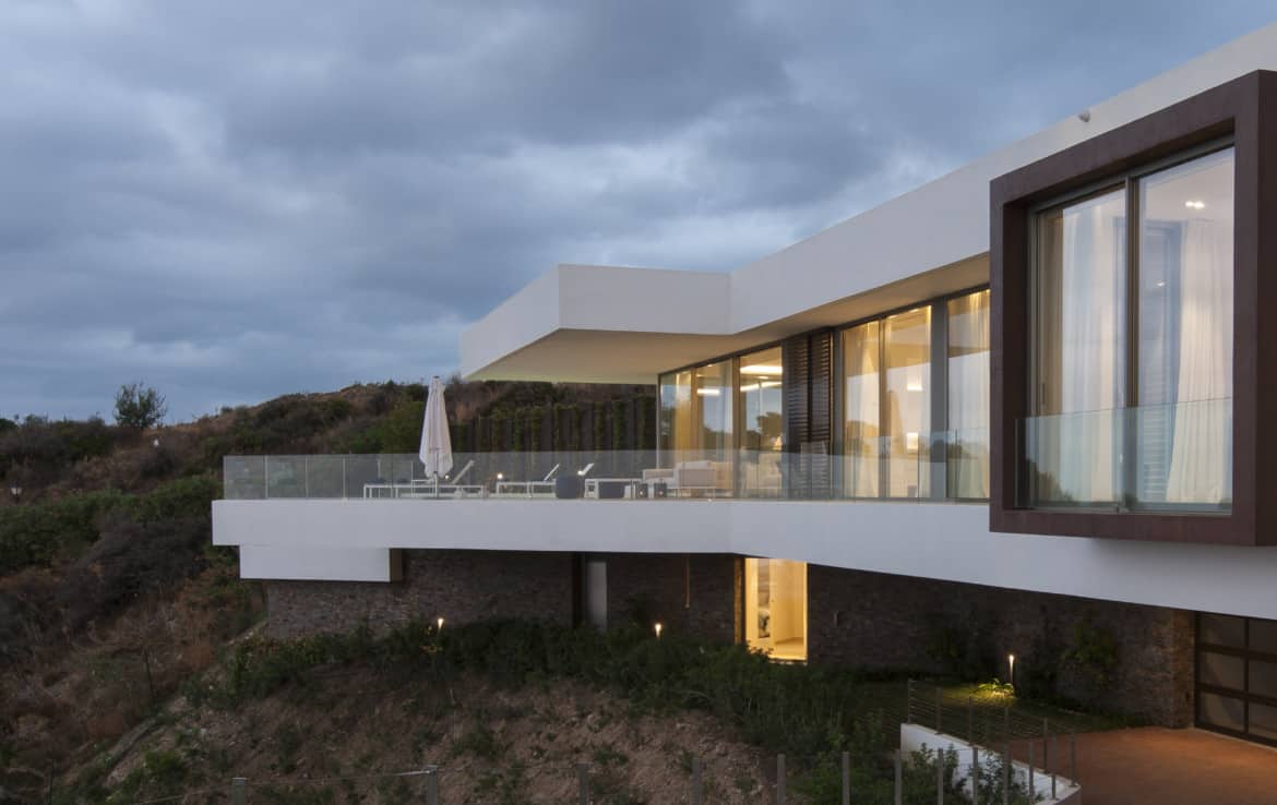 Villa te koop in luxe-wijk Altos de los Monteros, Marbella, architectonisch design, veel privacy