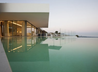 Villa te koop in luxe-wijk Altos de los Monteros, Marbella, zoutwater zwembad en uniek panorama
