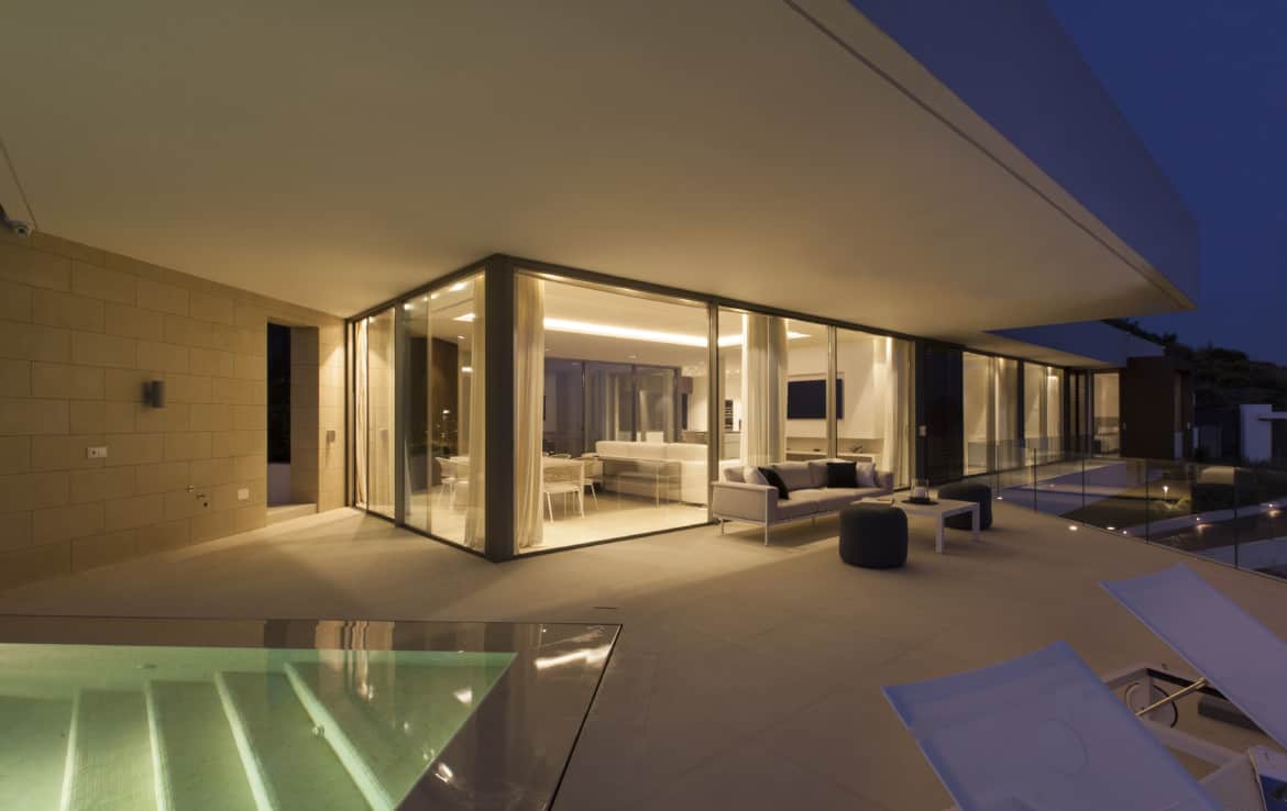 Villa te koop in luxe-wijk Altos de los Monteros, Marbella, zoutwater zwembad en gezellig terras
