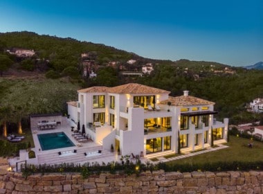 Luxe-villa te koop in de heuvels van Marbella met Andaloesische architectuuraccenten, 5slpk, 3986m2 grond.
