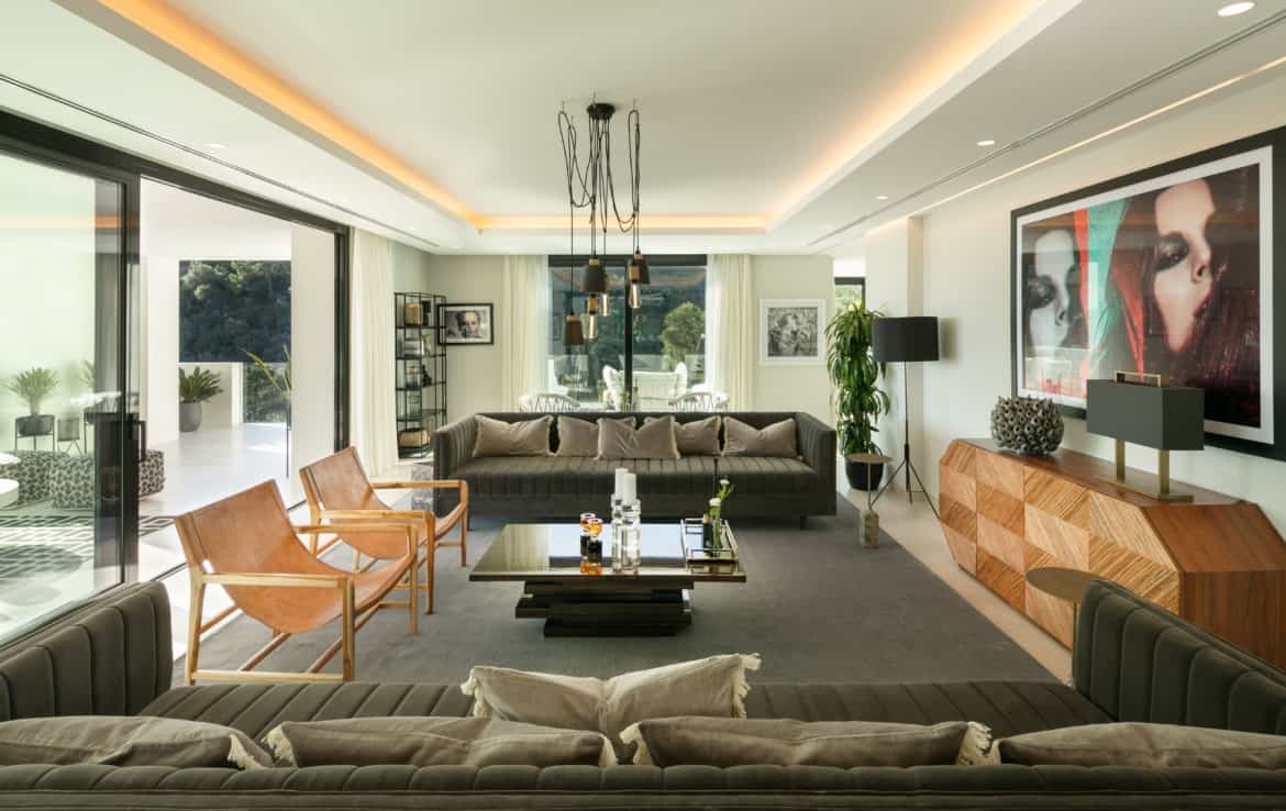Luxe-villa te koop in de heuvels van Marbella met Andaloesische architectuuraccenten, 5slpk, 3986m2 grond, licht en ruimte