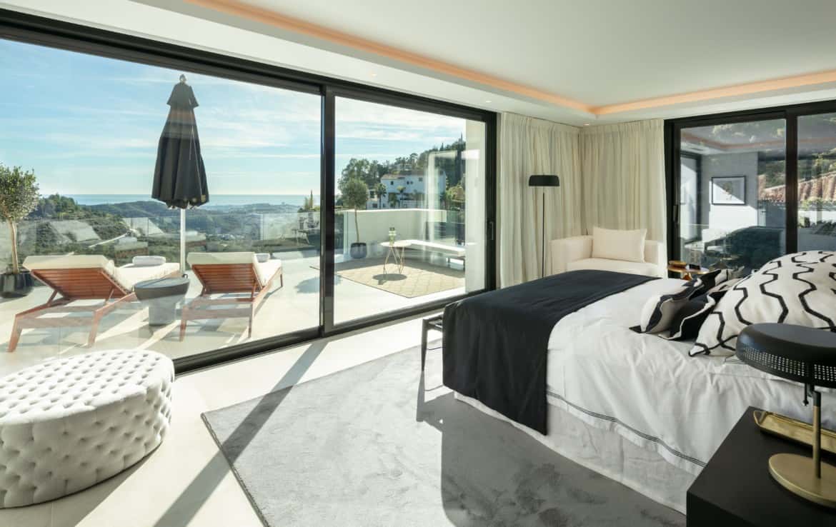 Luxe-villa te koop in de heuvels van Marbella met Andaloesische architectuuraccenten, 5slpk, 3986m2 grond, unieke zichten
