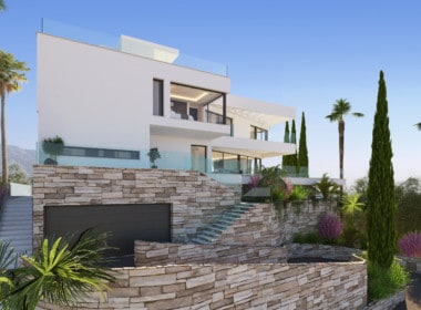 Villa te koop in prestigieuze wijk La Quinta bij Marbella, imposante oprit met ruimte