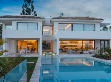 Unieke villa te koop in luxe-wijk La Cerquilla, Nueva Andalucía, met adembenemend uitzicht
