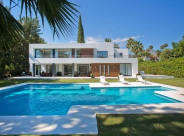 Golf villa te koop in Marbella, golfbaan Las Brisas, architectonisch, privacy, top