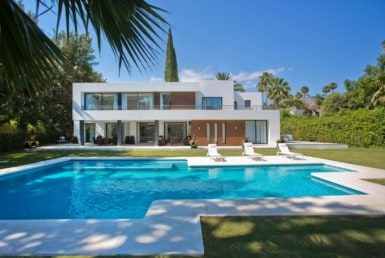 Golf villa te koop in Marbella, golfbaan Las Brisas, architectonisch, privacy, top